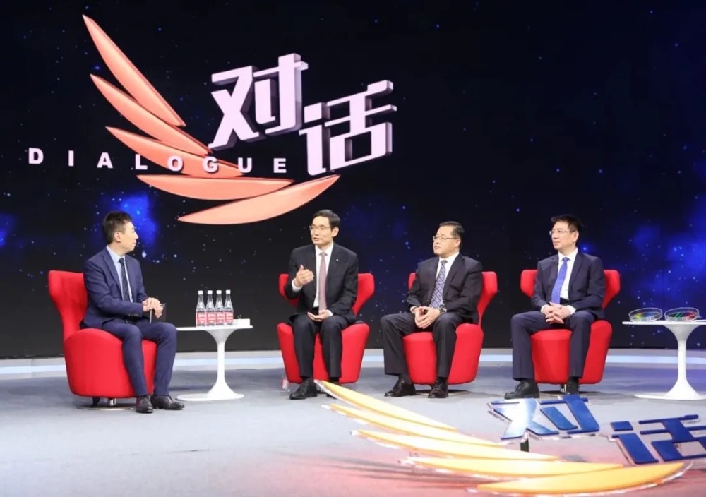 周育先受邀加入央视对话节目，，，，，，谈企业家精神，，，，，，讲ued在线官网故事