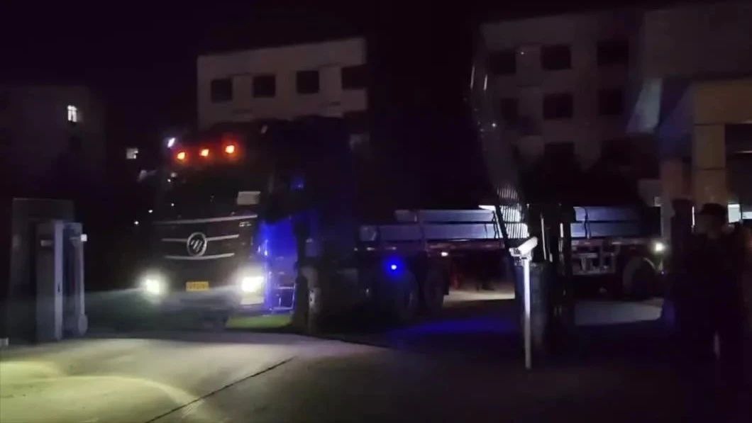 我们风雨同心，，，，，，抗洪保供！